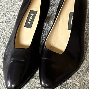 Bally Rosebud Black Leather Pumps Heels Women’s 9M Italy Classic Career Shoes